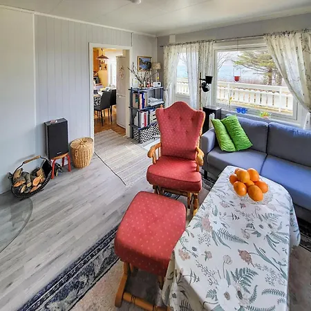 Сasa de vacaciones Acogedora Casa En Con Vistas Al Mar